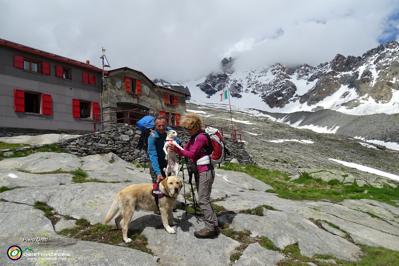 68 Al Rif. Ponti, il rifugio del Disgrazia.JPG